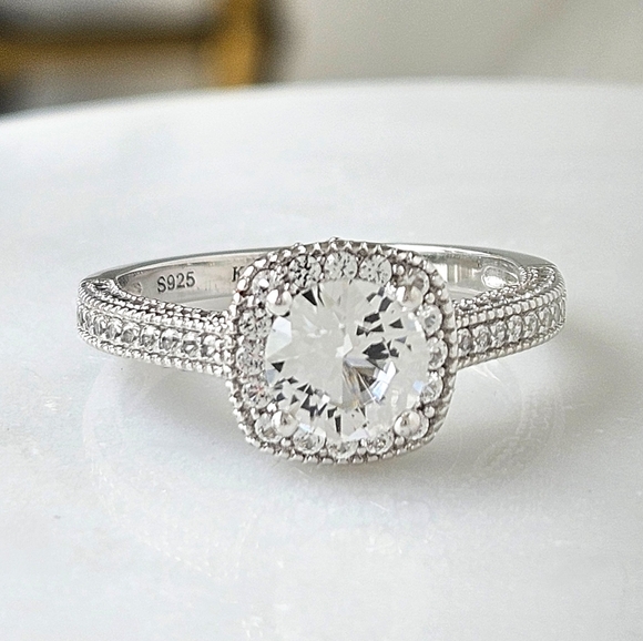 Classic Style Round Halo Ring, solid 925 Sterling Silver size 7 - Great Quality - Picture 3 of 5